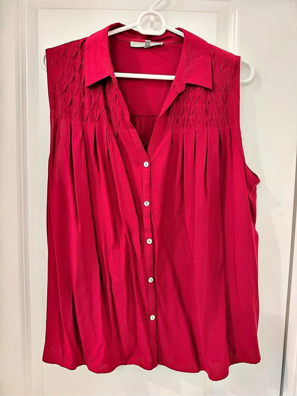 Daniel Rainn Sleeveless Button Front Blouse in Red
Size Large